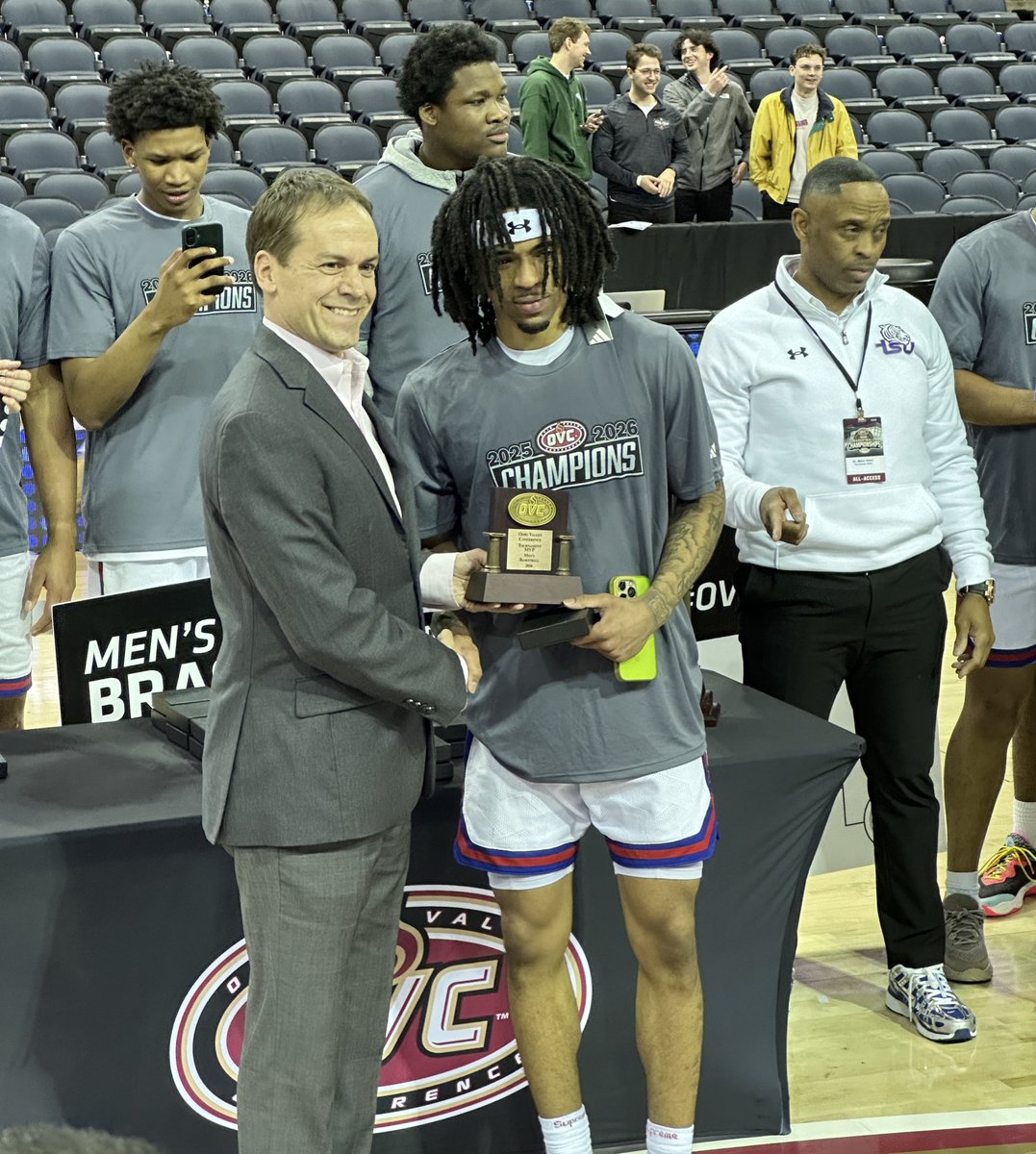 sports_bk's tweet photo. Six seasons after winning the BIG EAST Tournament MVP with Georgetown, Dante Harris is named the OVC Tournament MVP for Tennessee State. https://t.co/WewIJEbsFb