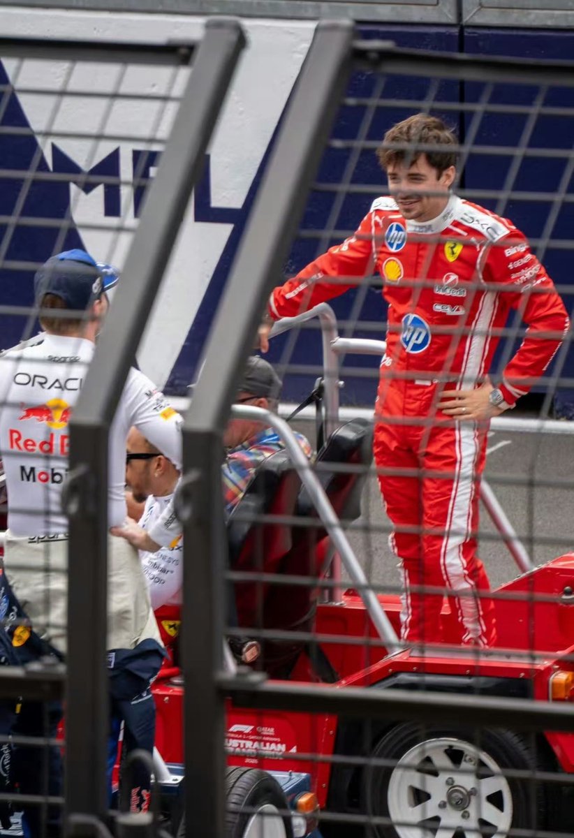 1633 💭 tweet media