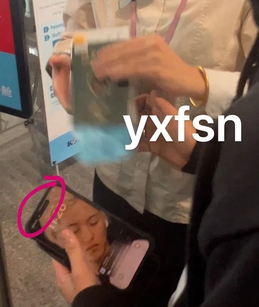 haechan still using mark photo as his phone's lockscreen 😭😭😭