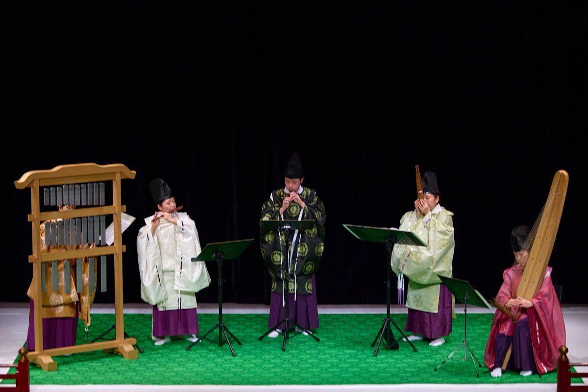 「雅楽・アジアの音楽」公演は、一昨日3月6日に無事終了しました🎵
不滅の古典作品から世界初演の新曲まで、時空を越える作品が歴史ある三越劇場の空間に響きわたりました。ご来場ありがとうございました。
 
雅楽チームは、本日よりベトナム公演を行います🇻🇳