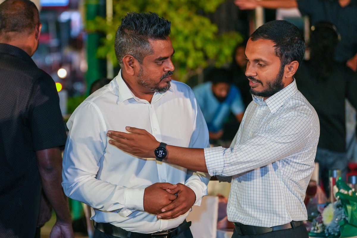 ރައީސުލްޖުމްހޫރިއްޔާ ޑރ. މުޙައްމަދު މުޢިއްޒު ބައިވެރިވެވަޑައިންނަވާ ދަ ގްރޭޓާ އައްޑޫ ޖަލްސާ

#TheGreaterAddu
#MushrifForAdduMayor
#VotePNC
#LCE2026 
#DhiveheengeRaajje 
#CongressPartyMV
