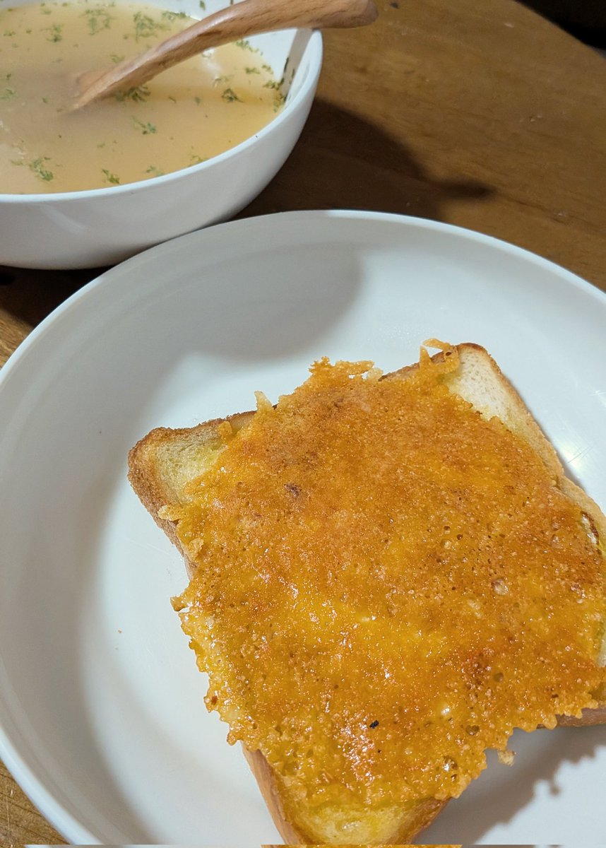 丁寧な朝食
スープうますぎて声出た