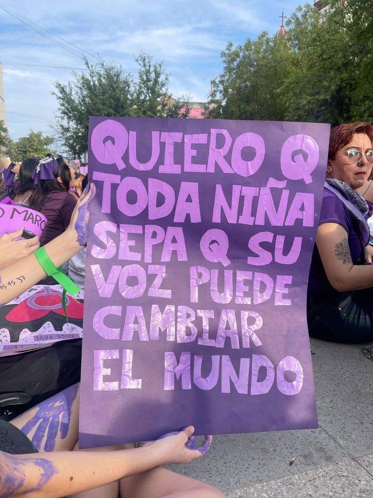Día internacional de la mujer 💜
Hoy no se celebra, hoy se conmemora, hoy se informa, hoy se aprende, hoy de lucha, hoy se alza la voz, hoy se recuerda, hoy se actúa.
TODAS JUNTAS, VIVAS Y LIBRES 🟣
#8M