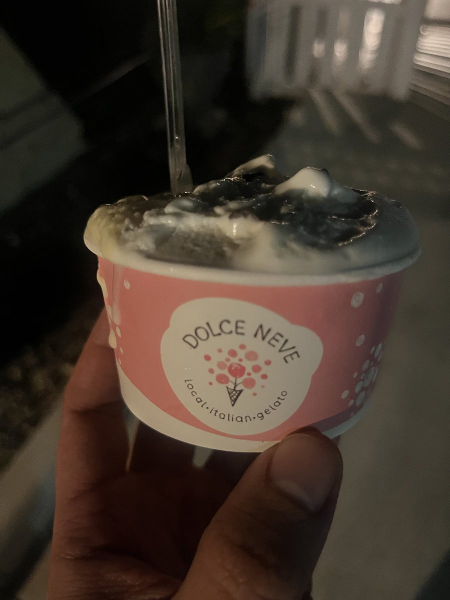 AdamLe3's tweet photo. Do people in Austin just drink ice cream in summer if this is what happens winter? https://t.co/i70IvX2z1q