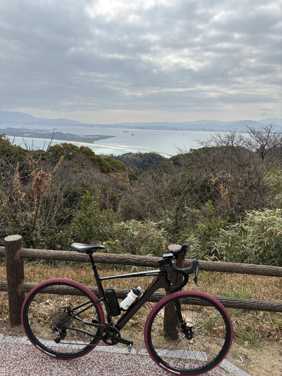 08Tmng's tweet photo. 今朝は志賀島へ。

あいにくの曇り空ですが、
淡々と走って少しだけ登って
ケーキ🍰食べた日曜の朝。尊い。 https://t.co/FbrYELlBsb