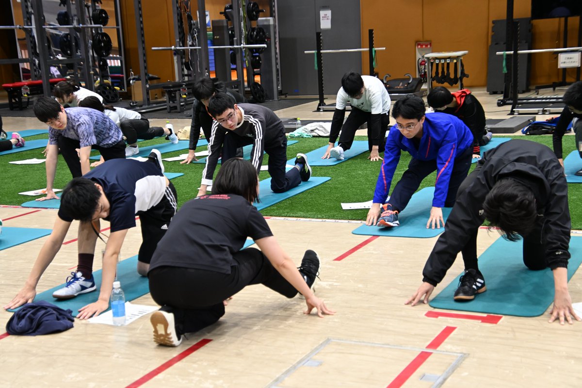 JGOF_IGO's tweet photo. 【全日本囲碁連合 強化合宿】

本日午前、国立スポーツ科学センター（JISS）の「トレーニングジムCORE」でフィジカルトレーニング講習を行いました。

「リラックス効果や身体機能の活性化を目的としたトレーニング・ストレッチング」をテーマに、参加した棋士たちは約2時間の講習に精力的に取り組みました。

午後からは再び強化対局が行われます。

#囲碁 #全日本囲碁連合
#日本棋院 #関西棋院 #日本ペア碁協会
