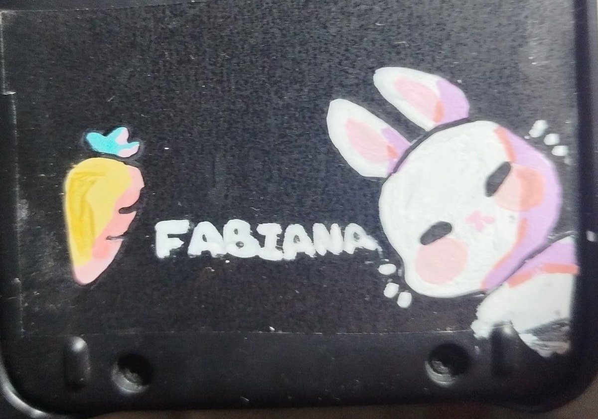 Hoy estuve personalizando mi cuaderno y algunas cositas para volver a la universidad, estoy feliz de como quedó así que lo subo por aquí