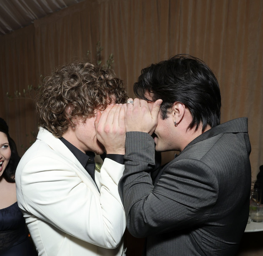 T — ♡⋆ tweet media