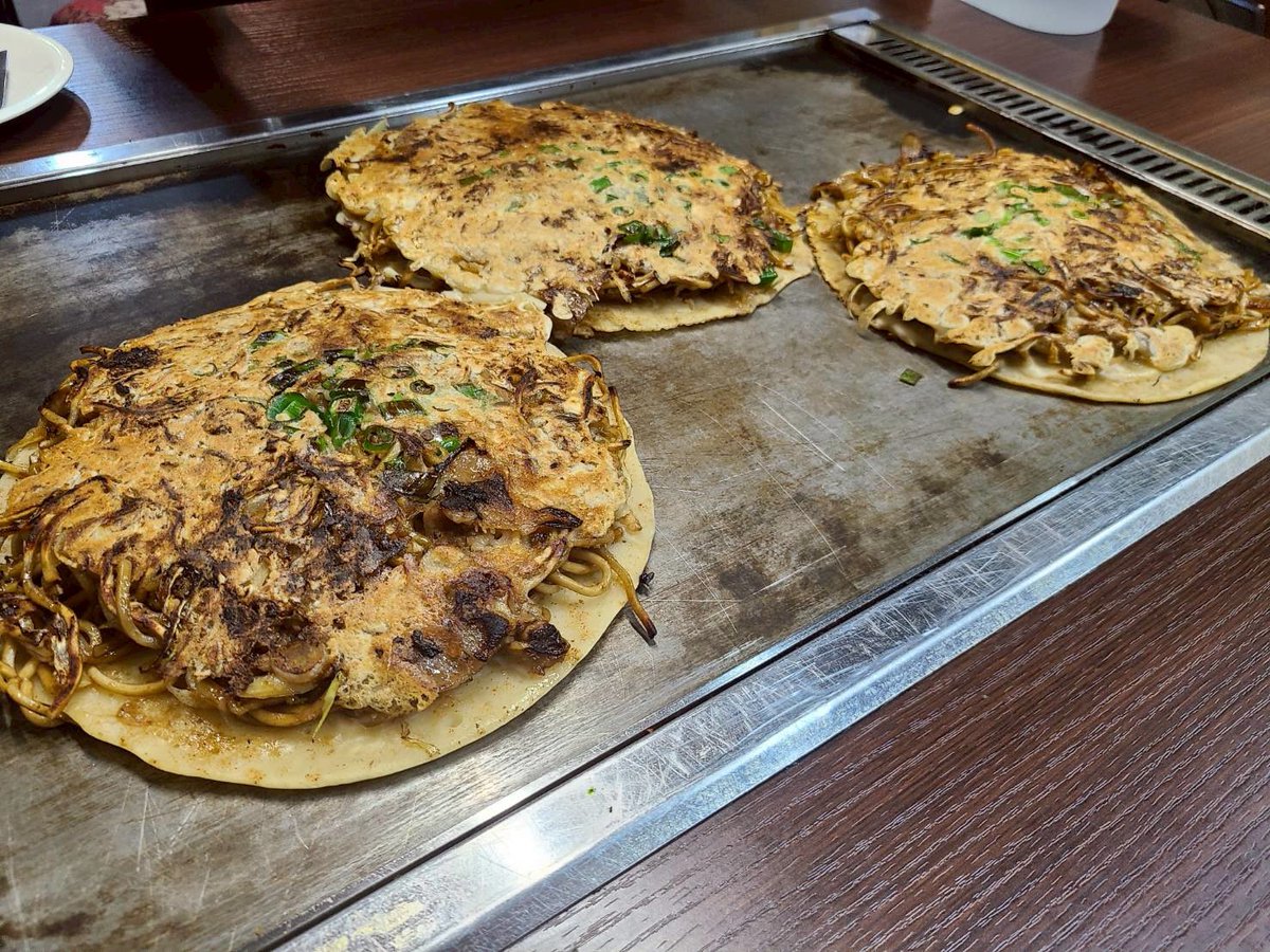 onoD___tt4's tweet photo. マスターピースさんとお昼をご一緒させていただきました😊

初めてモダン焼きを食べて感動です！

とても素敵なお話もできました✨
今後とも頑張ってまいります！！ https://t.co/DGceSH0VdE