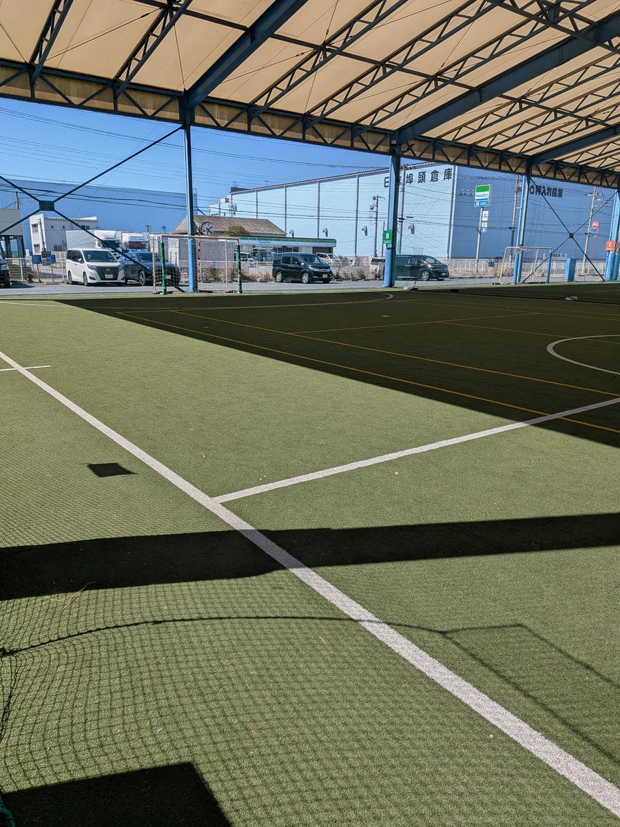 朝からさすらいFCで千葉県2部チームと練習試合⚽

先月以来、約2週間ぶりの運動&amp;フットサル。

アップもストレッチだけじゃ最初の1本目はグダグダ、、

2本目から徐々に動けるように。