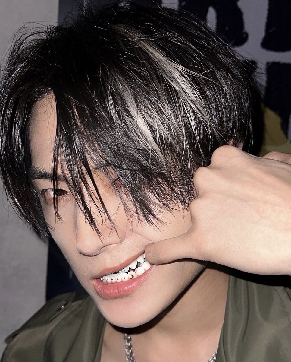 This sight is enough to drive you to desperation. I have no intention of feeding your hunger, nor granting you the satisfaction you want. I shall only allow you to look as much as you please with those curious eyes of yours.