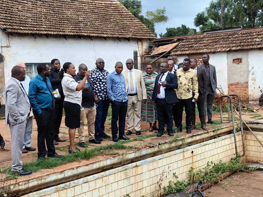 zimbabwewriter's tweet photo. Parliament has probed governance and service delivery at Chipinge Town Council following a residents’ petition. Lawmakers reviewed billing systems, finances and council operations during an oversight visit.
Read more: https://t.co/5hw1Fzqno2
#Zimbabwe #Chipinge #LocalGovernme https://t.co/lAJfKg5JAD