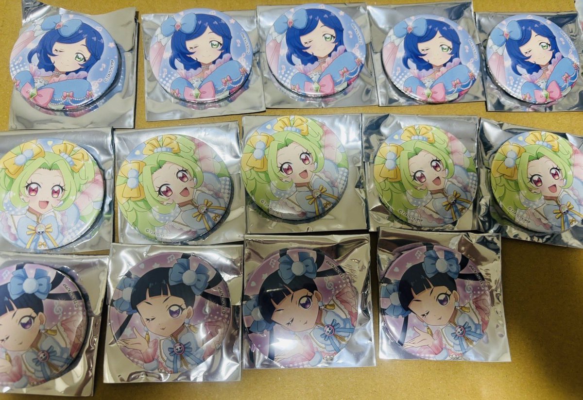 f_rockc's tweet photo. 【交換譲渡】プリパラ プリチャン アイプリ プリマジ クロッシングライブ クロライ 缶バッジ

譲 写真もの＋みつき2、みるき、れもん、ゆい

求 みれぃ、まつり、ゆい
都内埼玉横浜手渡し郵送どちらか
買取もご提案可
 #クロッシングライブ2025 
 #プリパラ 
 #アイプリ
 #プリチャン
 #プリマジ https://t.co/0qQtM0qCFP