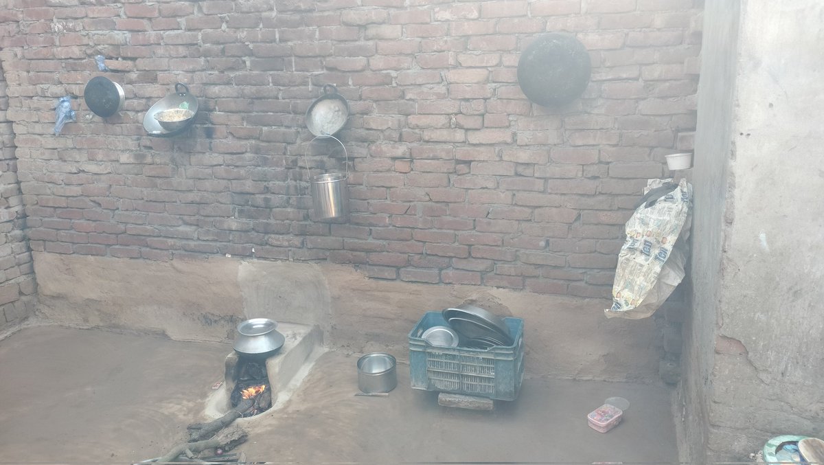 pintukumarjbd99's tweet photo. @DmHapur @PMOIndia @CMOfficeUP माननीय मुख्यमंत्री योगी जी और माननीय प्रधानमंत्री मोदी जी। ओर माननीय हापुड़ @DmHapur मेरा आपसे विनम्र अनुरोध है नगर पंचायत बहादुर गढ़ मै एक बहुत गरीब परिवार है जिनके पास मकान बनाने तक का पैसा नहीं है कृपया आवास योजना से मकान बनवाने की कृपा करे https://t.co/7bycUH1DfP