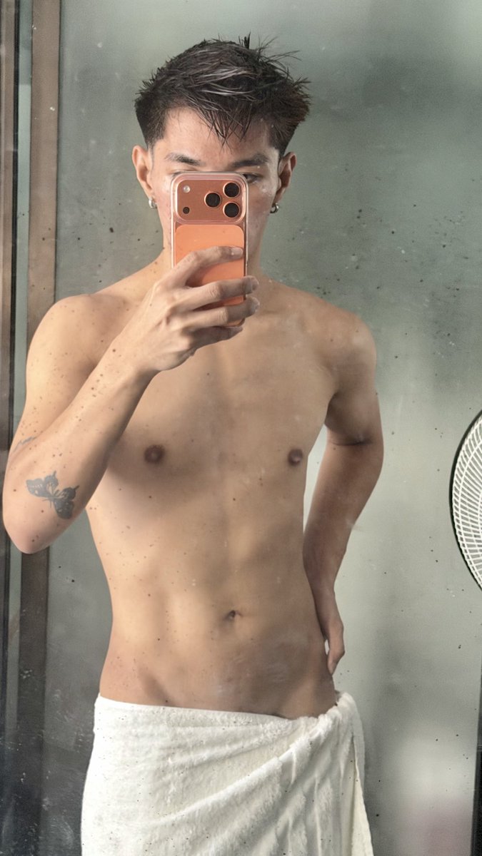 Medyo dirty lang yung mirror 🥶