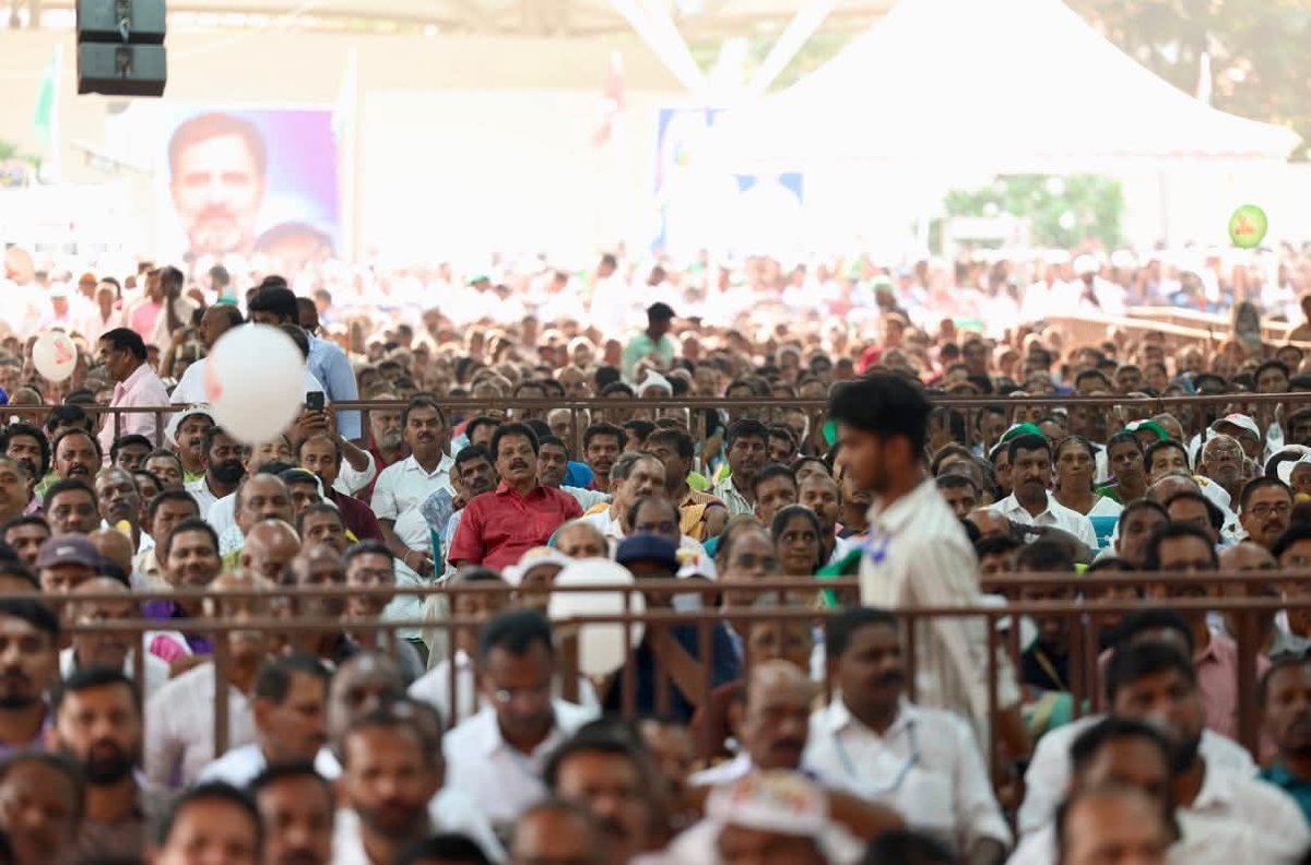 राहुल गांधी जी ने आगामी चुनावों के लिए हमारी गारंटियों की घोषणा की। ये गारंटियां केरल के समावेशी और प्रगतिशील विकास के प्रति हमारी प्रतिबद्धता का प्रतीक हैं।

हमारा वादा है—सरकार बनने पर इन गारंटियों को पूरी जवाबदेही और पारदर्शिता के साथ लागू किया जाएगा।” <a href="/RahulGandhi/">Rahul Gandhi</a>