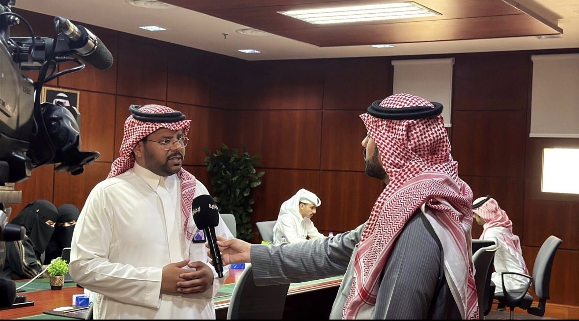 lolo_ir's tweet photo. لحظات من تدشين نادي الإعلام المركزي لتطبيق “دِيـرة”
خطوة تهدف الى كشف جمال #عسير وتجاربها السياحية بأسلوب يجمع بين التقنية والهوية 
بحضور عميد شؤون الطلاب د. سعد القحطاني وتوثيق مُباشر مع القناة الإخبارية 🌟

#MediaClub_Kku 
#جامعه_الملك_خالد https://t.co/RSWNYcUKFF