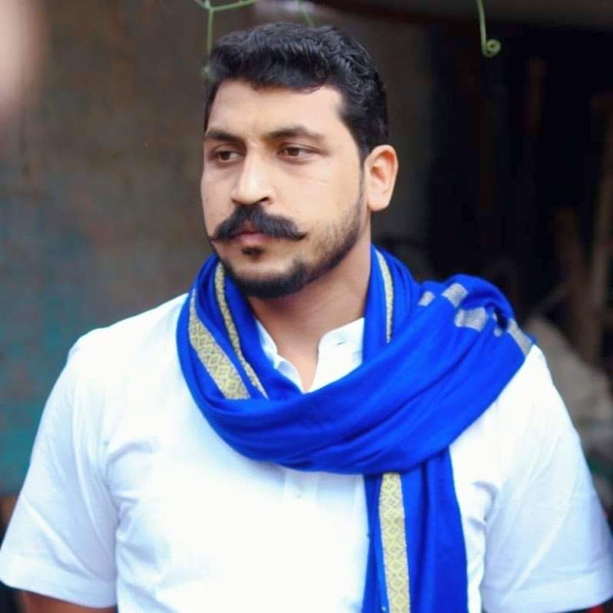 abhinav_blogger's tweet photo. चंद्रशेखर आज़ाद UGC के लिये आसानी से प्रोटेस्ट कर लेते है।

JNU में भी आसानी से प्रोटेस्ट हो सकता है।

पुलिस और प्रशासन को कोई फ़र्क़ नहीं पड़ता।

लेकिन सामान्य वर्ग को लोकतांत्रिक आंदोलन करने का भी हक़ नहीं है ?

ये कैसा रा��्ट्रवाद हम परोस रहे है। 🤷🏻‍♂️

#March8DelhiChalo https://t.co/zKgZnZgiZ0