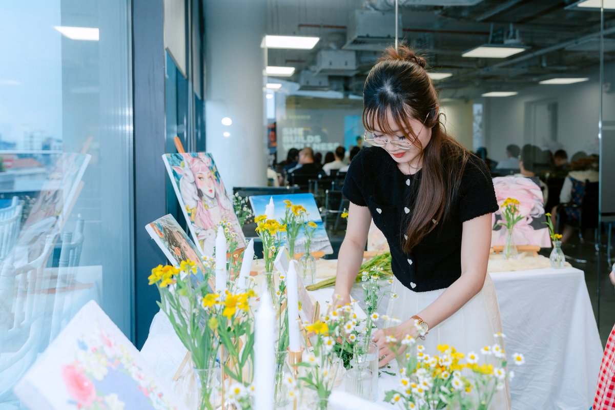 binance_vietnam's tweet photo. Một vài khoảnh khắc từ She Builds Web3 💛
Cảm ơn mọi người vì đã tạo nên một buổi chiều đầy cảm hứng!
Hẹn gặp lại tại những sự kiện tiếp theo🌼
#IWD2026 #shebuildsweb3 https://t.co/cqX3Jnor3B