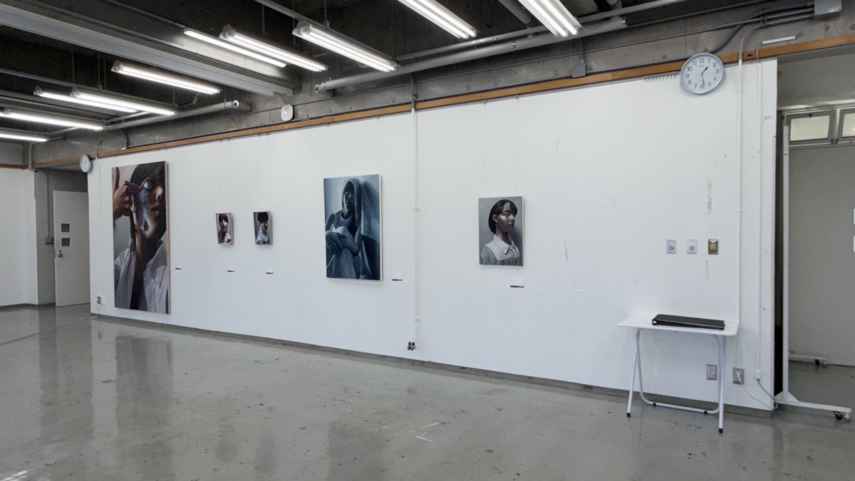 「女子美術大学 2025年度 卒業制作展／修了制作展」

本日もよろしくお願いいたします。
相模原キャンパス8号館入口、8号館3階833教室にそれぞれ展示しております。
是非ご覧ください。わたくしもいます🥕

#卒展