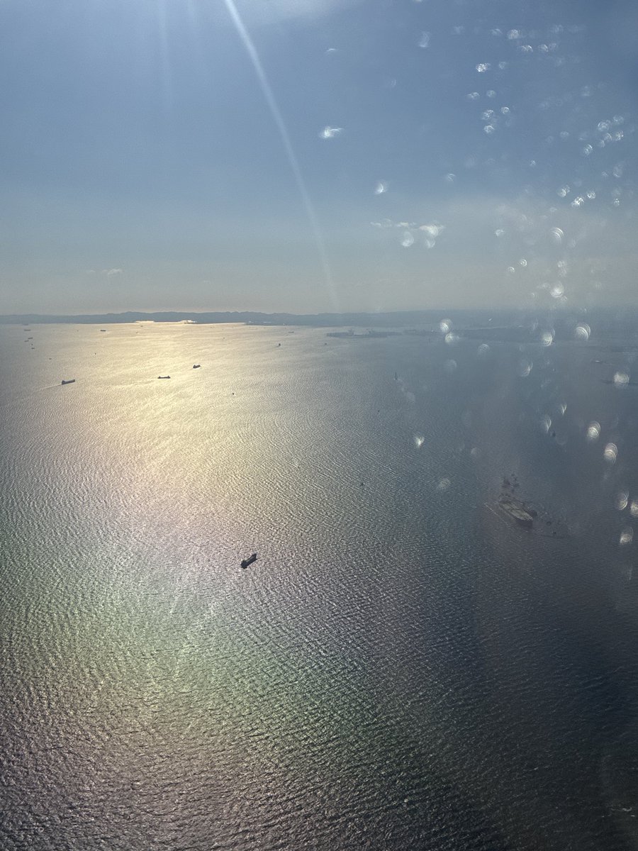 虹色に見える海のナミナミ