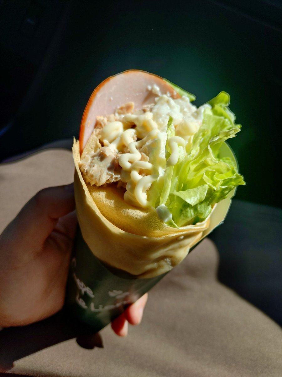 ata_JH1's tweet photo. 野菜クレープ(⁠•⁠ө⁠•⁠)⁠!!
めちゃボリュームあって
食べるの大変だったけど美味😋
店舗前にある自販機のも
買ってみたからまた食べてみよ〜 https://t.co/4H4BopkS9Q