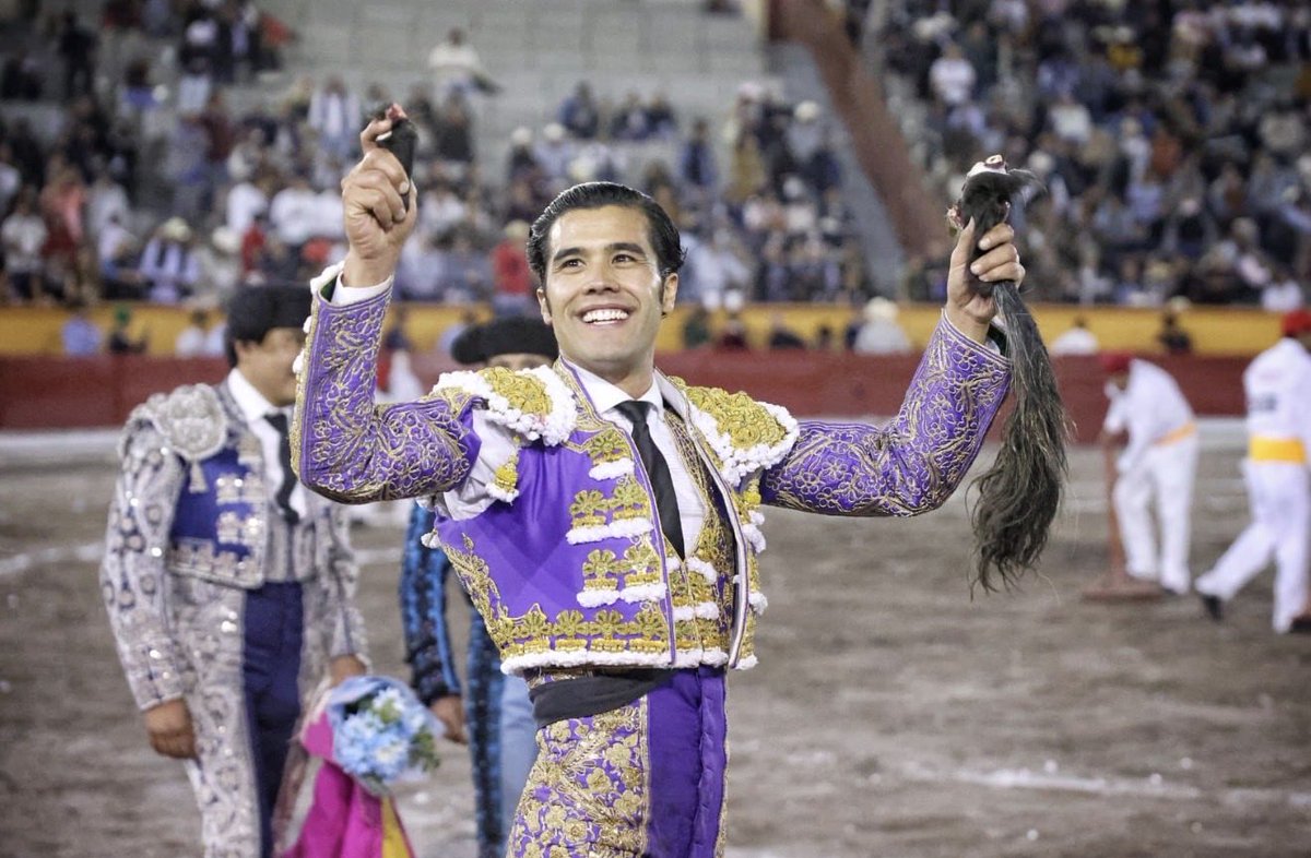 TorosenMexico's tweet photo. Fuera de la CDMX, la tradición de 500 años vive.
Sigan pendientes porque tarde o temprano, seguirá viviendo en la Ciudad de México. 

📸 NTR TOROS https://t.co/WyhCg2qj0n