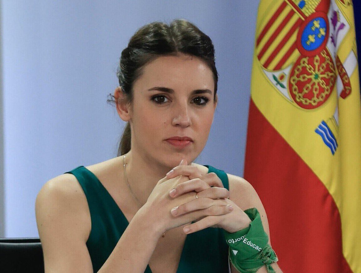 av_06_sali's tweet photo. 🚨SON DAKİKA | ŞU CESARETE BAKIN!

— İspanya'nın Avrupa Parlamentosu Milletvekili Irene Montero adeta Trump’a meydan okudu:

“Savaş istiyorsan oğlunu gönder, Trump!

Kendi adamlarınızı ön cepheye gönderin!

Biz çocuklarımızın, kızlarımızın, sevdiklerimizin evde güvende olmasını istiyoruz.

Biz savaş istemiyoruz.

Savaş isteyenler kendi çocuklarını göndersinler! Önce kendi çocuğunu gönder!”

Trump’a tek kelime edemeyen Cübbeli ve Halil Konakçı mı daha yiğit yoksa bu kadın mı?

Helal olsun Irene Montero! 👏🏻