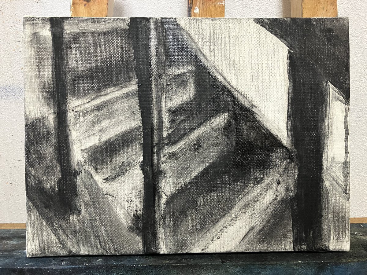 今日も階段描いてます。まだザックリとは言え黒くし過ぎたかな？最近は完成のイメージ固まらないまま描く事が多いのでここからどうなるか自分にもわかりません。
アクリルはこの辺にしておいて、ここから油で描く前に乾燥がてら確定申告入力済ませます