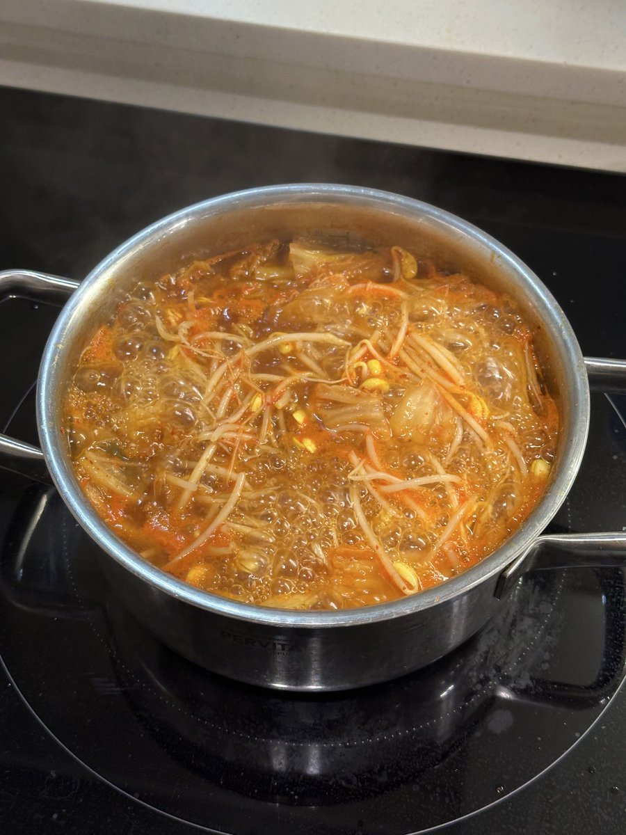 beckyiscooking's tweet photo. 김치콩나물국이에요👩‍🍳

대파 좋아해서 많이 넣었어요 ㅎㅎ
콩나물 들어간 국물이 시원해서 너무 좋네요 https://t.co/HDmMXlaYUB