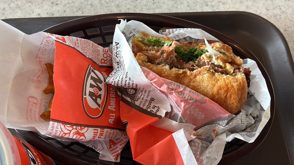 沖縄のバーガー食べました。
#沖縄 #米軍