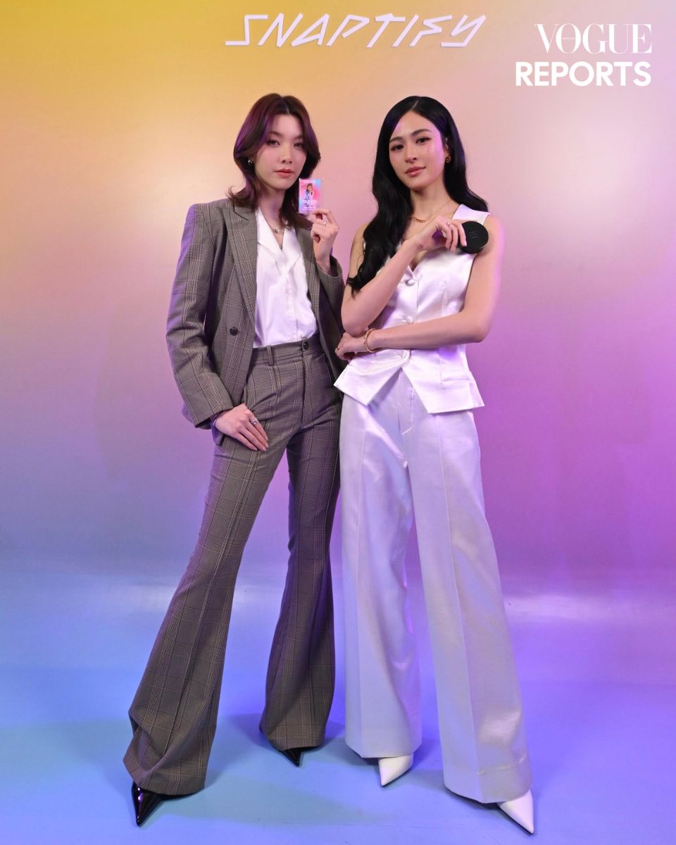 VogueThailand's tweet photo. #VogueReports เปิดภาพบรรยากาศงาน ‘Central The Fashion Disruptors 2026’ เชื่อมโลกแฟชั่นและบิวตี้ ผ่านโมเมนต์เอ็กซ์คลูซีฟจาก ‘หลิง-ออม’

เซ็นทรัล ตอกยํ้าการเป็นเดสติเนชั่นของลูกค้าทุกกลุ่ม ผ่านการจัดงาน ‘Central The Fashion Disruptors 2026’ ต่อเนื่องเป็นปีที่ 2 ณ เซ็นทรัลชิดลม เดินหน้าสานต่อความมุ่งมั่นแห่งการเป็นผู้บุกเบิกเทรนด์ Online สู่ On-ground ภายใต้ธีม ‘The Unposted Stories‘ โดยบรรยากาศภายในงานต่างมีคนในแวดวงแฟชั่นและบิวตี้เข้าร่วมมากมาย รวมถึง ‘ออม-กรณ์นภัส’ @ormmormm ที่มาร่วมอัปเดตแฟชั่นจาก 15 แบรนด์แฟชั่นชื่อดังจากโลกออนไลน์ พร้อมด้วยพันธมิตรคนสําคัญอย่าง ‘HERA Thailand’ แบรนด์เครื่องสําอางชั้นนําจากประเทศเกาหลีใต้มาร่วมมอบประสบการณ์เหนือระดับ กระทบไหล่แบรนด์แอมบาสเดอร์ HERA คนแรกของประเทศไทย ‘หลิงหลิง-ศิริลักษณ์’ @linglingsirilak นับถือเป็นการเชื่อมโลกแฟชั่นและบิวตี้เข้าไว้ด้วยกันอย่างลงตัว พร้อมกิจกรรมอีกมากมายให้ร่วมสนุก #CentralTheFashionDisruptors2026
#CentralTheFashionDisruptorsXLingOrm
#CentralDepartmentStore

Photo: Courtesy of Central Group