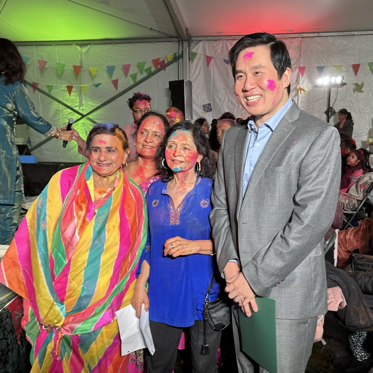 ShaunChenTO's tweet photo. Wonderfully colourful in #ScarbTO North tonight at Jai Durga Hindu Society where Hindus are gathered for #Holi, the #FestivalOfColours, embracing faith, friends &amp; the future with optimism &amp; joy #HoliHai https://t.co/bjdOuCcQIu
