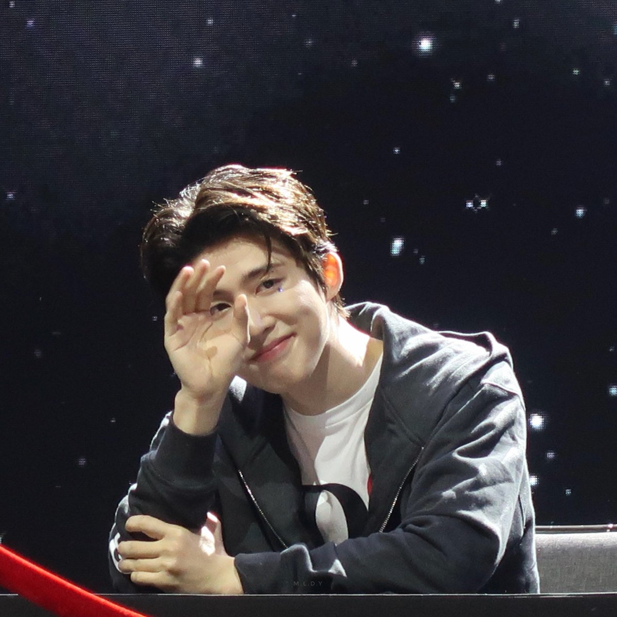 melodysssong's tweet photo. 260307 // 👋👶🏻 @shxx131bi131 

#2026THELASTPARADEENCOREINSINGAPORE #김한빈 #비아이 #KIMHANBIN #HANBIN #BI https://t.co/UmvnXylKuV