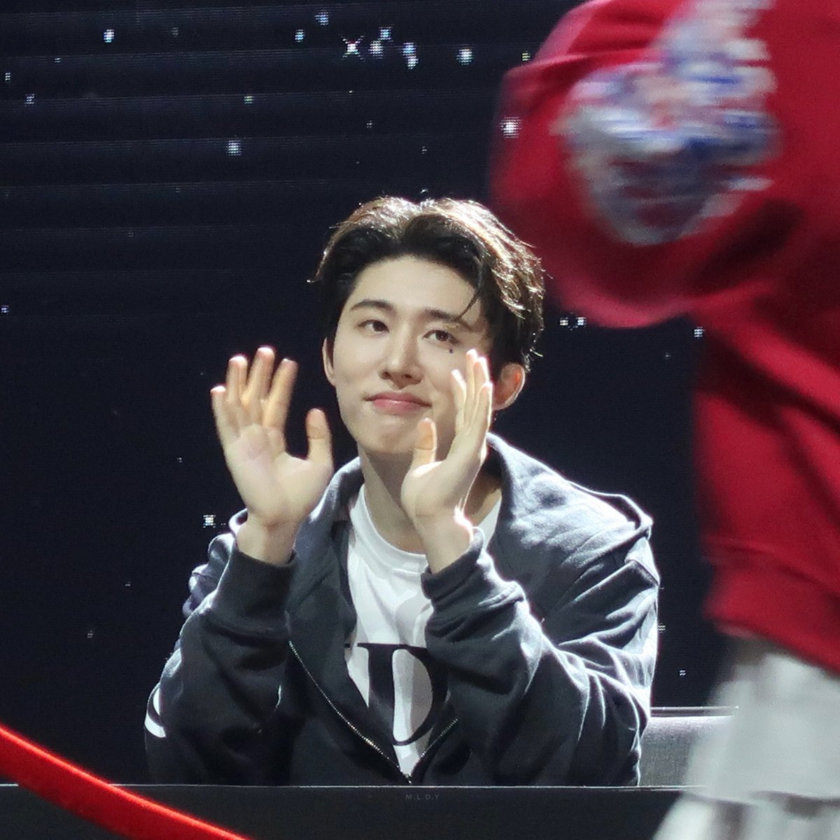 melodysssong's tweet photo. 260307 // 👋👶🏻 @shxx131bi131 

#2026THELASTPARADEENCOREINSINGAPORE #김한빈 #비아이 #KIMHANBIN #HANBIN #BI https://t.co/UmvnXylKuV