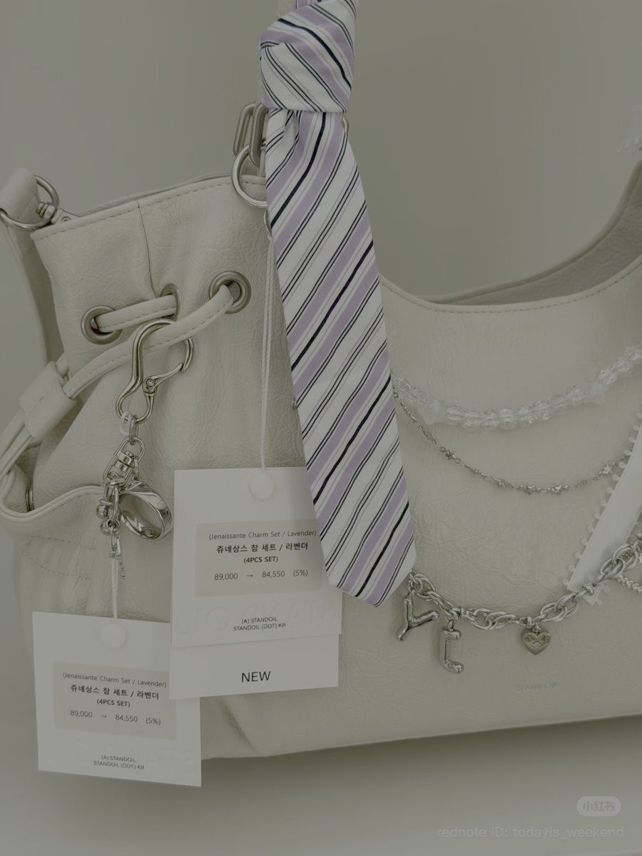 kzhaabs's tweet image. yunjin’s jenaissante charm set is also available in-stores 🥹 ITS SO BEAUTIFUL 

xhslink.com/o/1rbsheIPnwT 

YUNJIN X STAND OIL
JENAISSANTE CHARM SET
#YUNJINxSTANDOIL
#HUHYUNJIN #BREEZY
#STANDOIL #스탠드오일