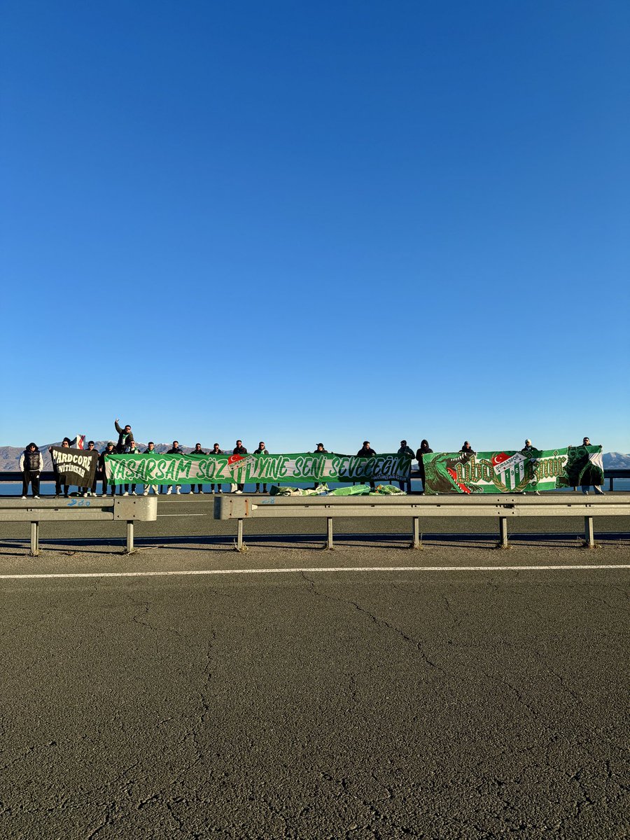 AŞK ÖZGÜRLÜKSE BU TUTSAKLIK NİYE?

Ünitimsah İzmir ailesi olarak Bursaspor’umuz için Muş yolundayız.🐊