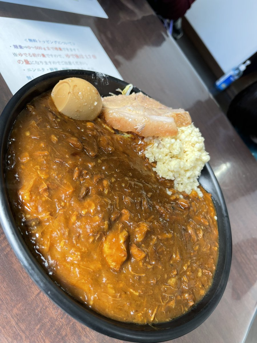 J14106's tweet photo. ラーメン富次郎　笠間友部店
豚カレー麺　400g  ニンニク多め
野菜アブラ少なめ
まろやかで、甘みあって、コクがある、おいしいカレーに、極太麺が絡んで、旨すぎ❣️
今日も，最高でした😍
マスターお心遣い感謝です🙇
チビに飴いただき感謝です🙏
ごちそうさまでした🥰 https://t.co/9e3ZkSWlAs