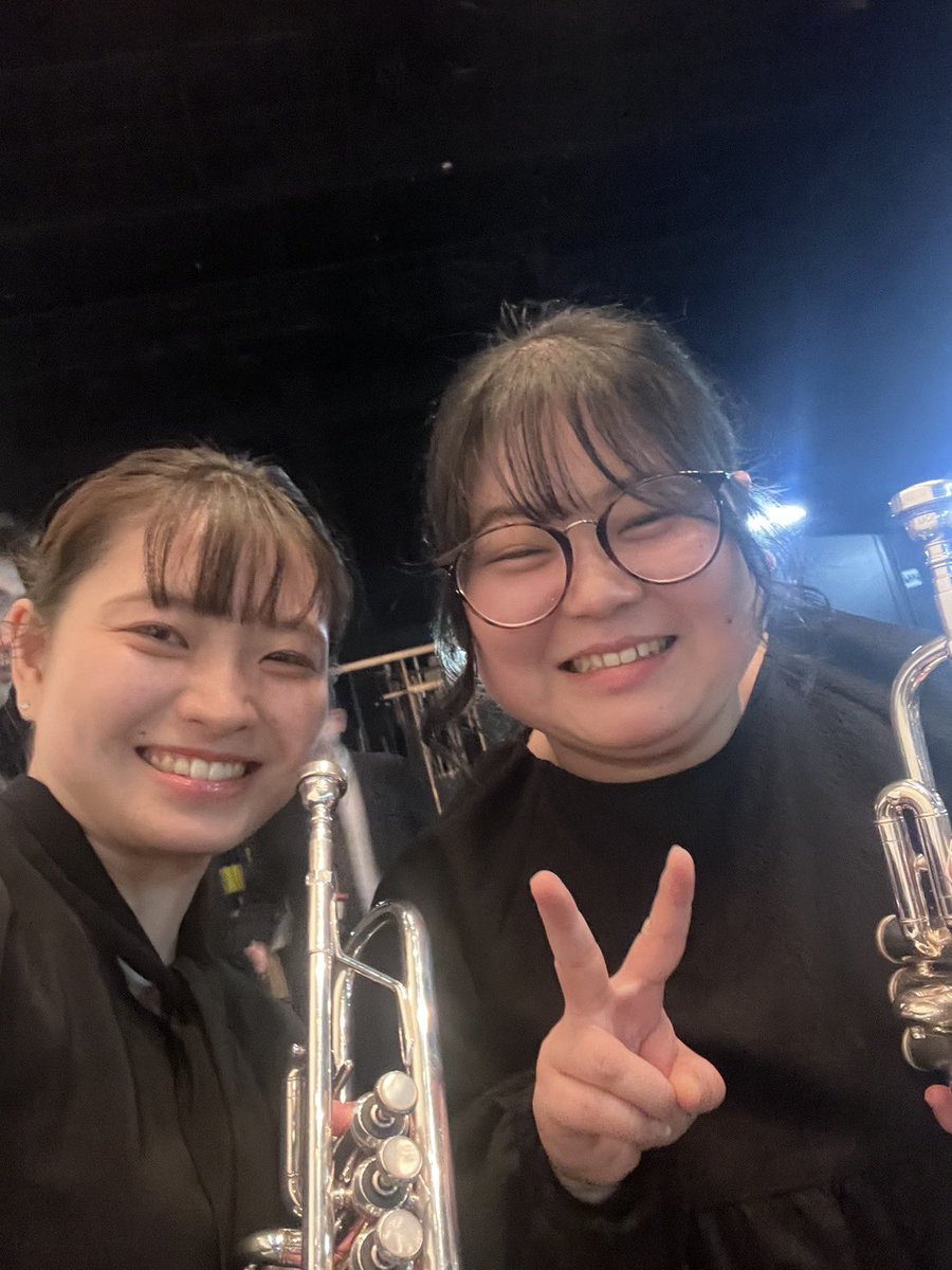 37imoimo64's tweet photo. 昨日ジーリオオケ任期最後の定期演奏会でした！来年度からジーリオオケに入団する栗原くんにお手伝いいただきました！上手すぎて圧倒されてました、、、
ジーリオでの景色は昨日で最後だったかもしれません。3年間あっという間でした🥹
皆様大変お世話になりました🙇‍♀️引き続きトランペット頑張ります🎺 https://t.co/Ldiec7sCnv