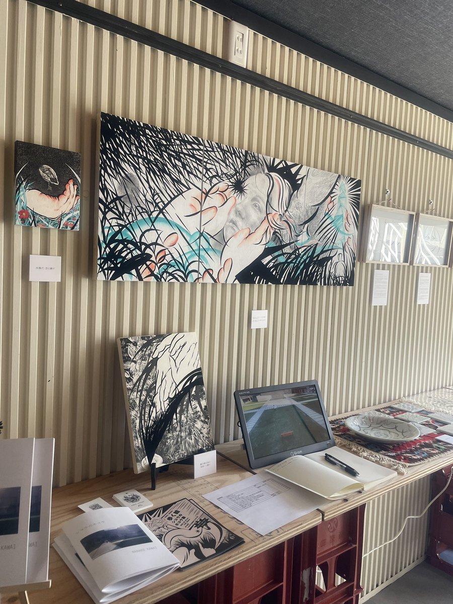 tumami775's tweet photo. 昨日から水戸のカレー屋さん、grandにて展示しております〜🍛

今回は絵画作品、初めて記録映像の編集や、冊子作り、販売もしていますので是非〜
会津美里の作家さんとコラボした絵付けタイルも販売しております！ https://t.co/OHbbvts1Ak
