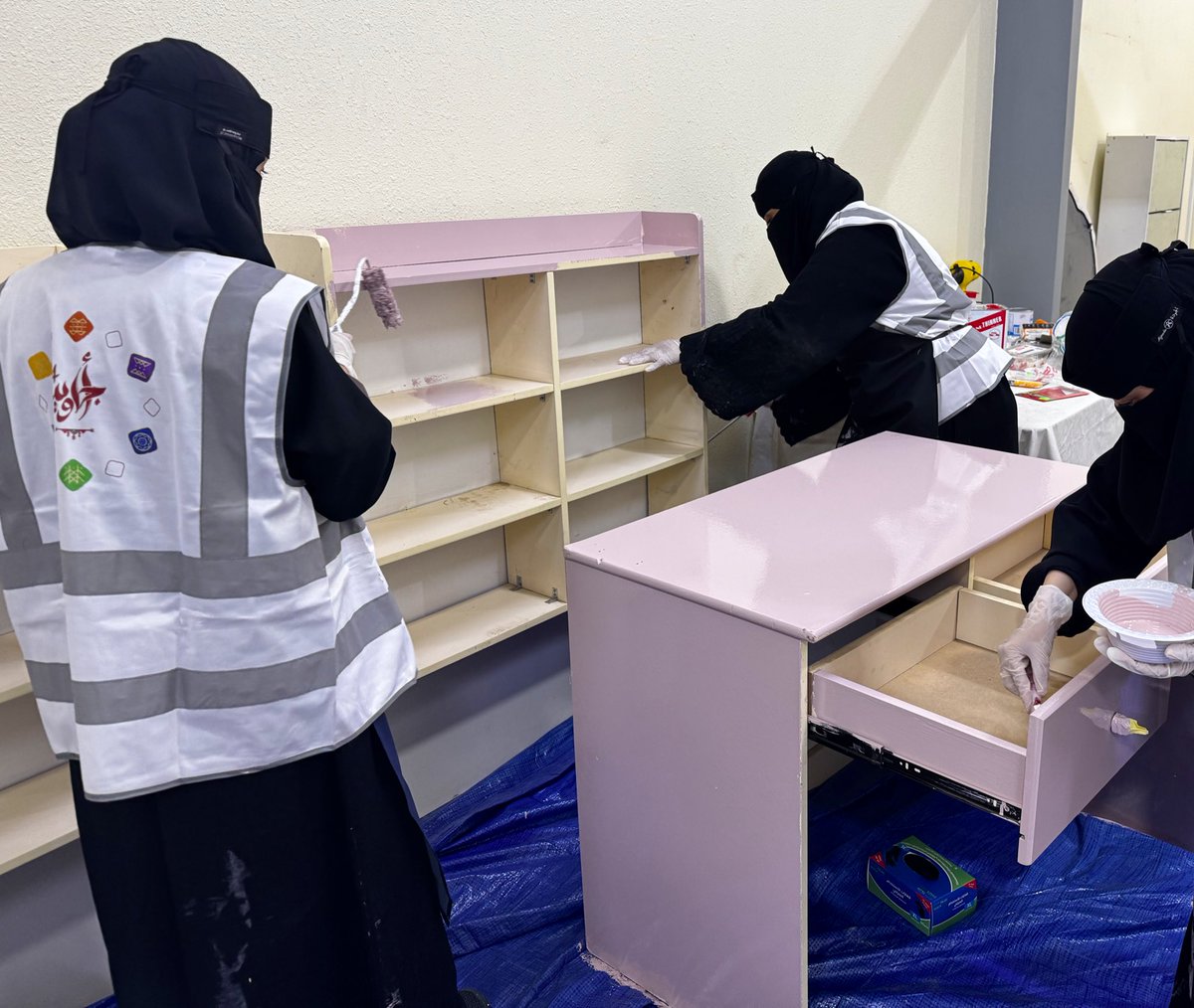 bisha_team's tweet photo. من هـــدر  إلى أثـــر ♻️

مبادرة تنموية تهدف إلى الحد من تحول الأثاث والموارد المنزلية إلى نفايات صلبة وتشوه بصري، عبر إعادة تأهيلها وتجديدها وتقديمها بشكل لائق للأسر بما يسهم في حماية البيئة ويعزز قيم التكافل المجتمعي .

#أجاويد4 
#من_هدر_الى_اثر 
#بيشة https://t.co/1jXxMvHP0Z