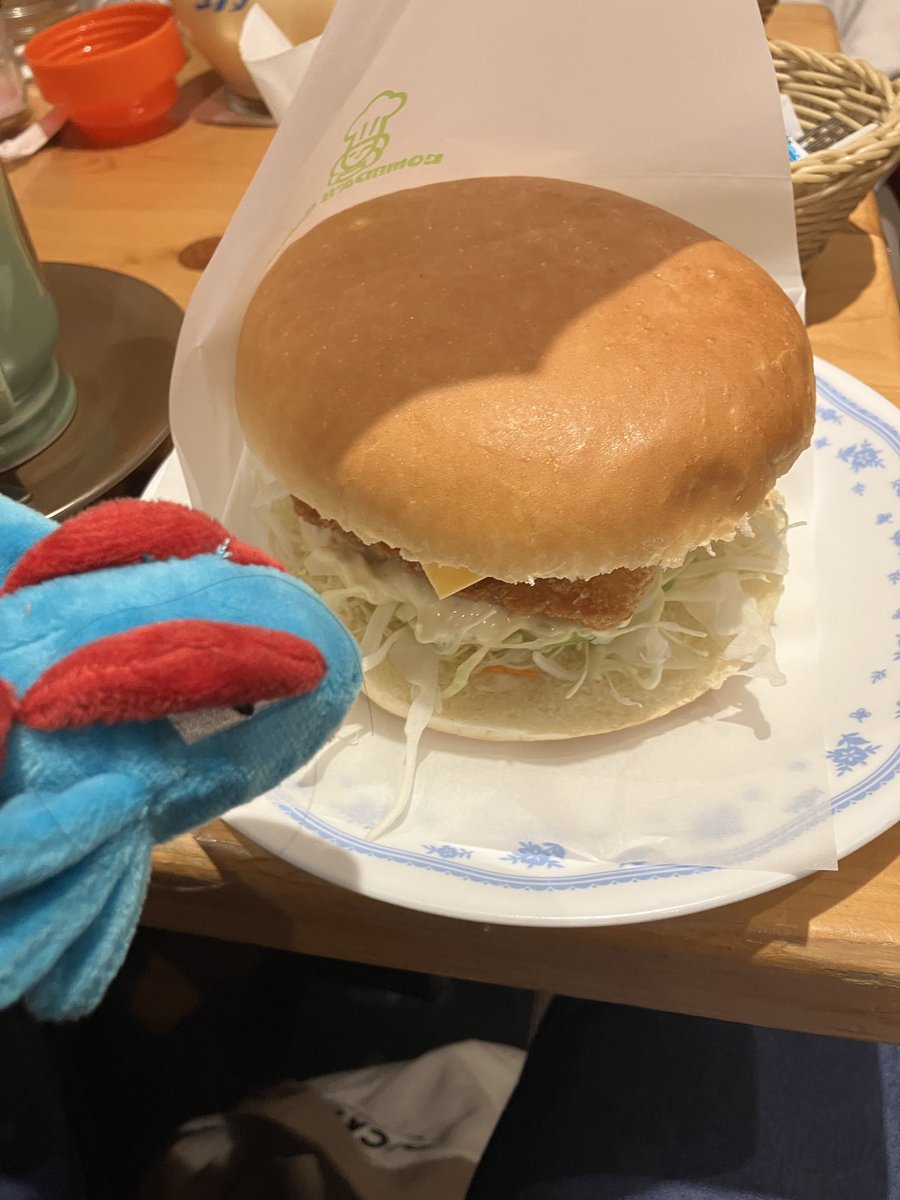 Om8V4's tweet photo. コメダを乗せろ https://t.co/SF824sMeUz