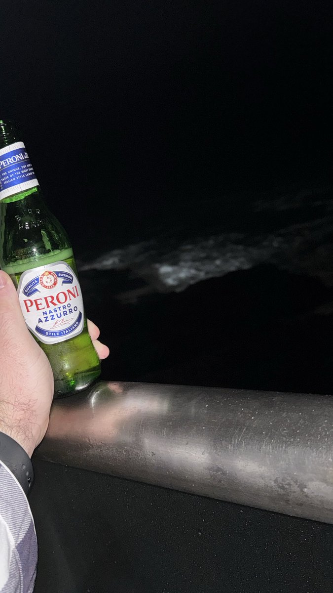 ryguysil's tweet photo. Beers are back @danabeers  all the way back #mrelectricblue https://t.co/lUwhGDw947