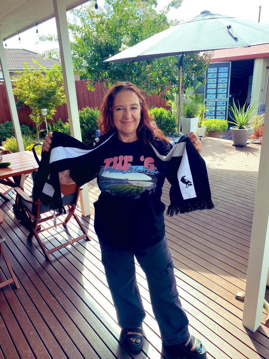 PKpies's tweet image. Back at the ‘G’ later! Wearing my Xmas preset MCG T-shirt. It says, ‘the G No place like home’ no need to zoom in 😳😂  🖤🤍 #GoPies #mcg #afl