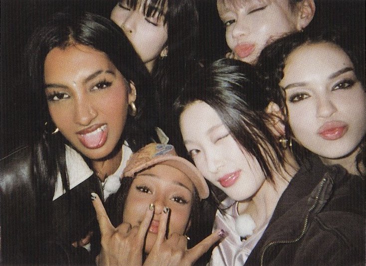 Happy day to my six women 🫶🏼