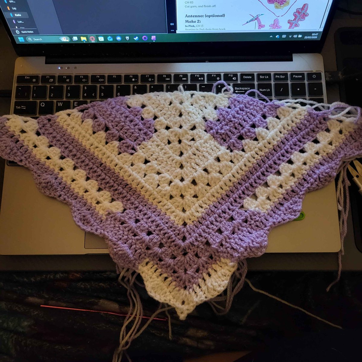 SadisticKuma's tweet photo. Been crocheting bandanas. https://t.co/vlqkZv5ia7