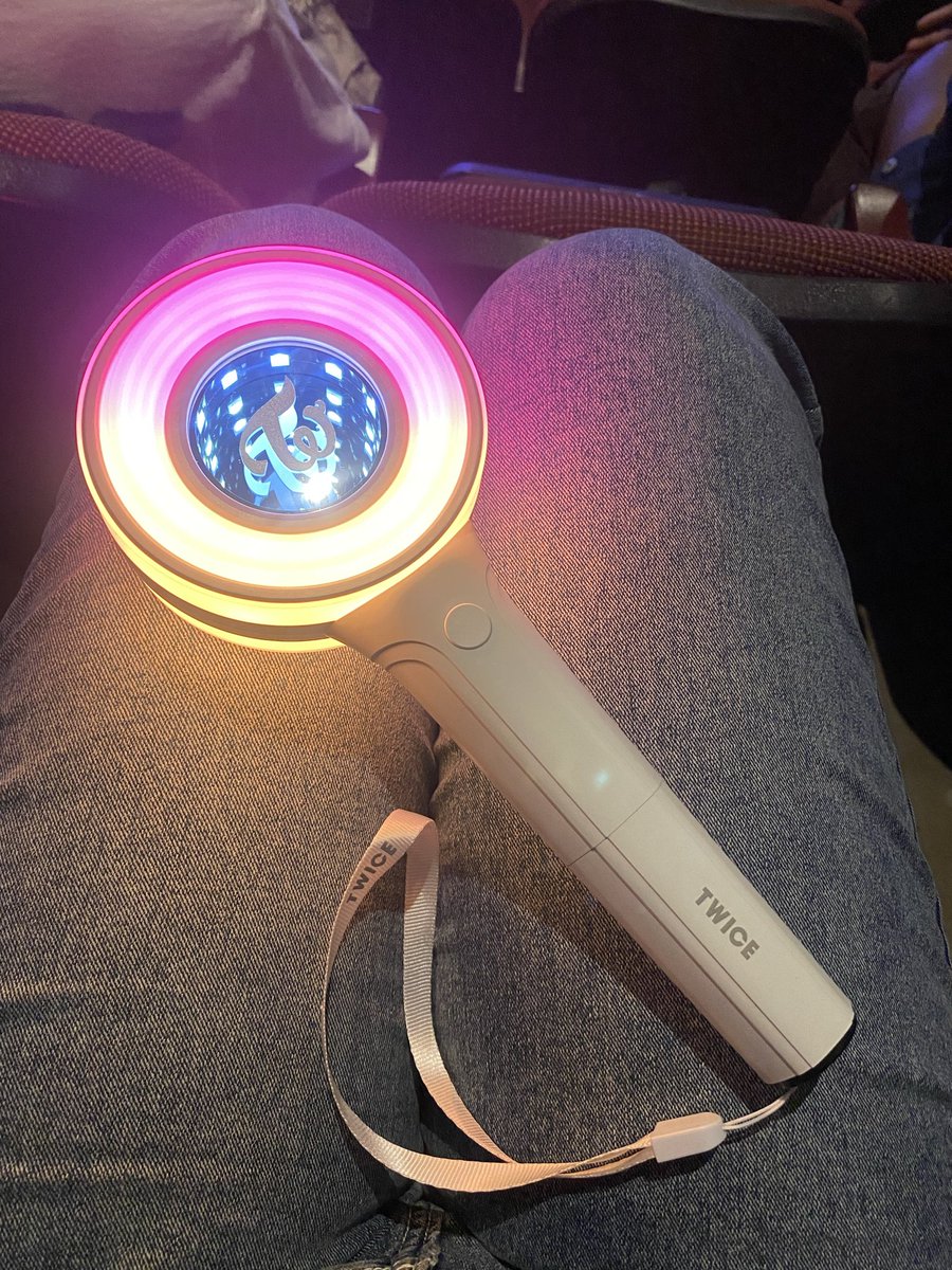 nosoygemi's tweet photo. Al final del dia, si fui a ver a mis viejonas 💞
@JYPETWICE https://t.co/q1Oh9HTiKR
