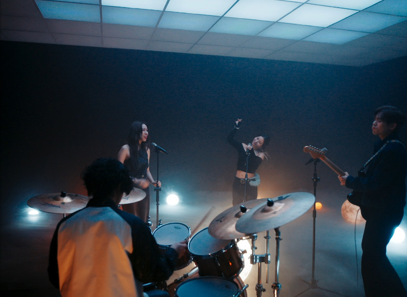 slist2015's tweet photo. 솔라, 중국어 싱글 'Your Own Star' 두 번째 MV 티저 오픈...아름다운 화음

#솔라 #마마무 #마마무솔라 #Solar 
@RBW_MAMAMOO
#MAMAMOO 
#MAMAMOO_솔라 
#MAMAMOO_Solar 
#總有一顆屬於你的星球 
#Your_Own_Star 
#고오인 #Accusefive 
⬇관련기사⬇ 
https://t.co/zpdaMHscwR https://t.co/z7iGEDJnRs
