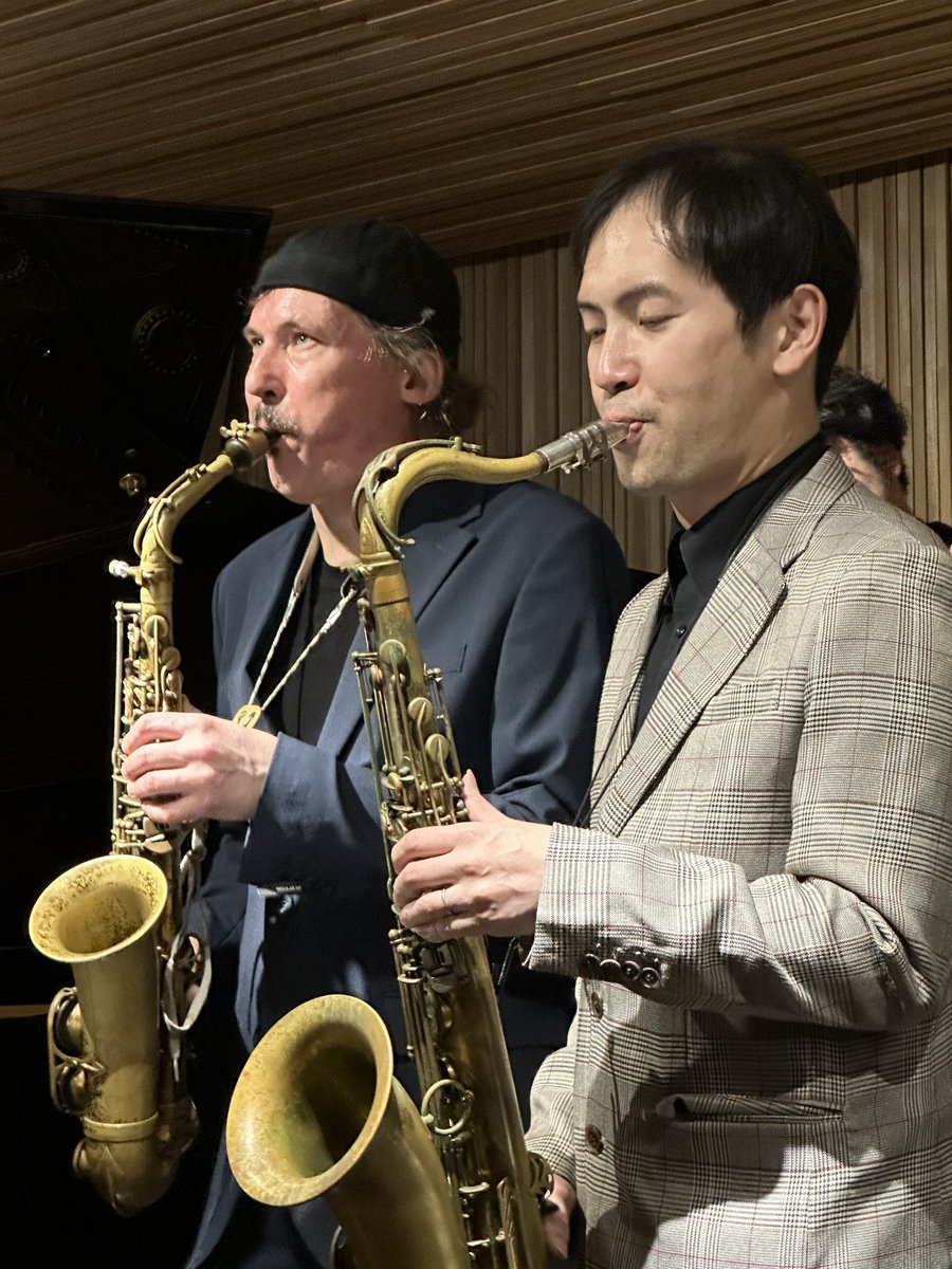 lilicoco0901's tweet image. ガクさんのf bから抜粋コメント✒️

「ヨリスは音楽に対して本当に純粋で、自身のスタイルを貫き前進する、熱いサックス奏者です！今回も全てのライブが超おすすめ！必ずや毎回盛り上がりまくると思います！是非ライブスケジュールをチェックして見にいらして下さい！！」

#ヨリス・ポスティムス