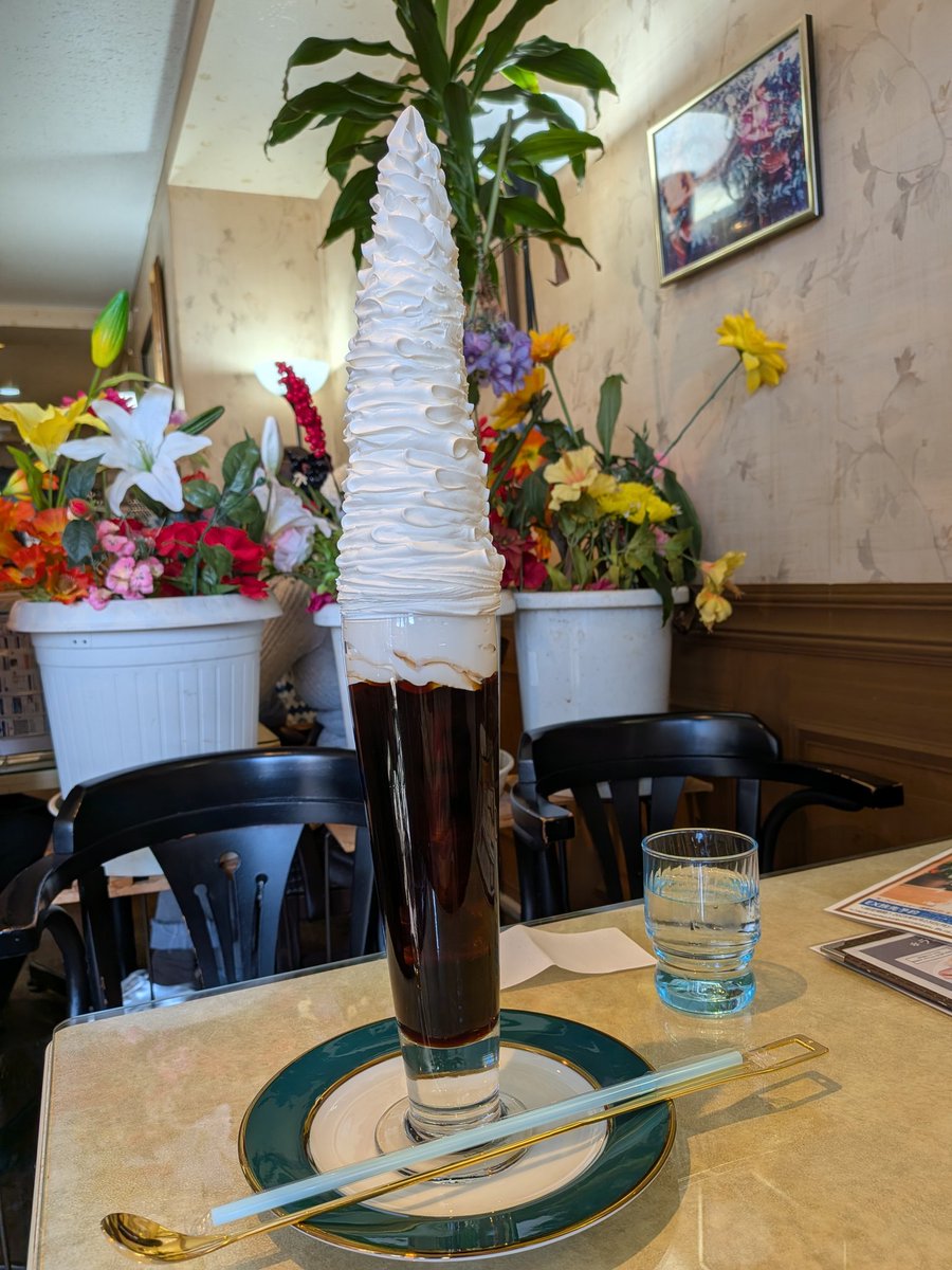 ところで私のウィンナーコーヒーを見てくれ、どう思う？